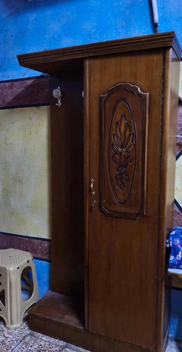 غرفة صاج نضيفة كامله 
وسعرها 750 بيها مجال 
شراي تصال أو راسل رقم ***********
