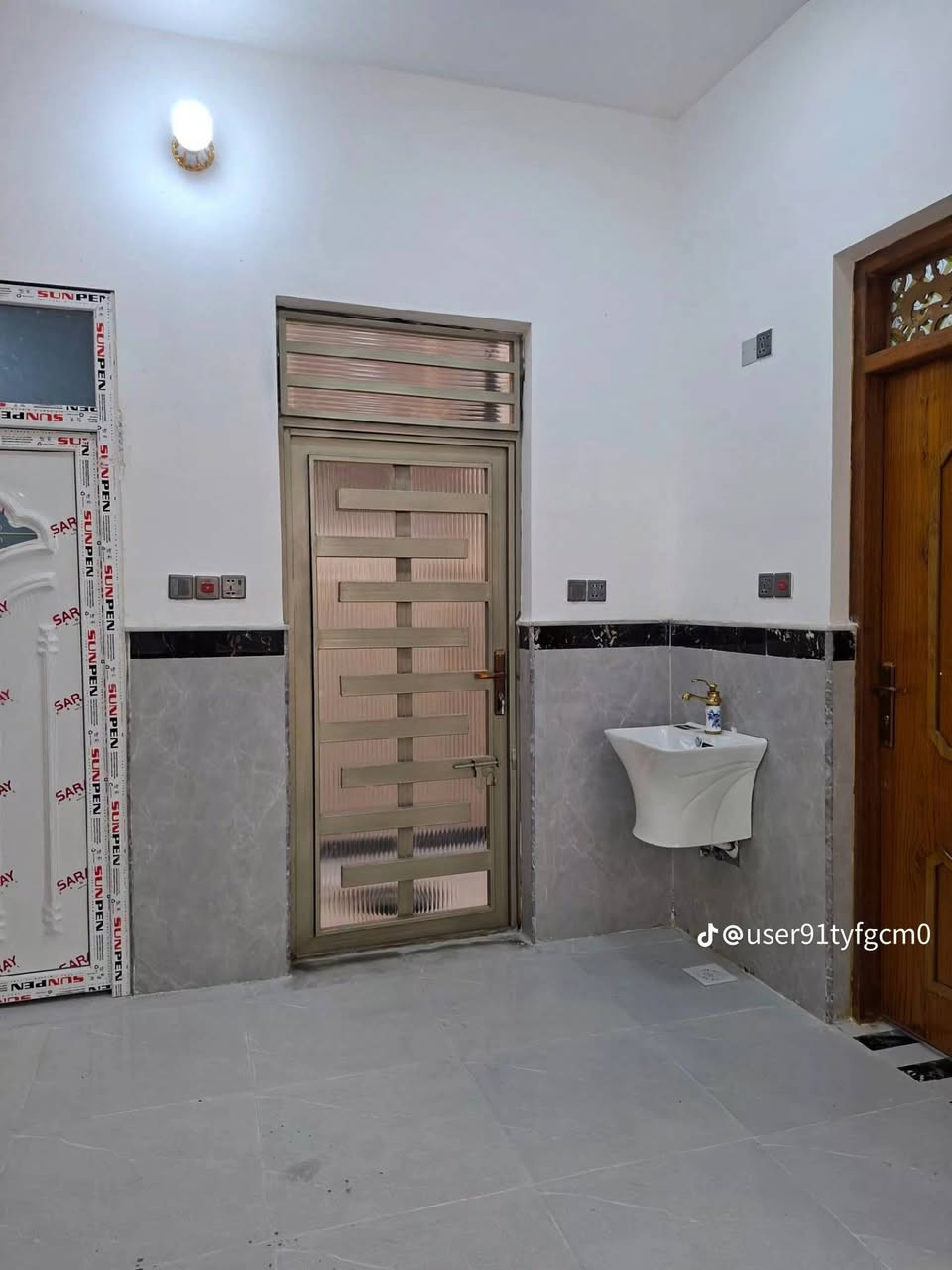 دار ١٠٠م مربع حي عبجيه شارع ١٢م مقابل سياج المدرسه ***********
