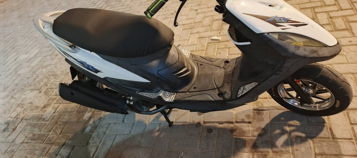 سلام عليكم شباب ماكو للبيع الدراجه مطلعينهه رمبه  الباديه كفاله عامه محرك مامفتوح  ويل كب تايرات  جلاتين شلعه ومعدل خير من  العنوان حيانيه شارع ستين السعر 850 وبيهه مجال قليل ***********
