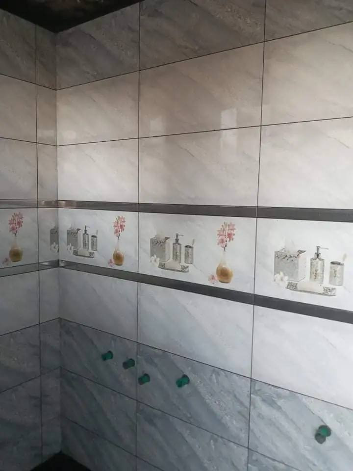 السلام عليكم  اسطه سيراميك متفرغ شغل درجه اولى ***********
