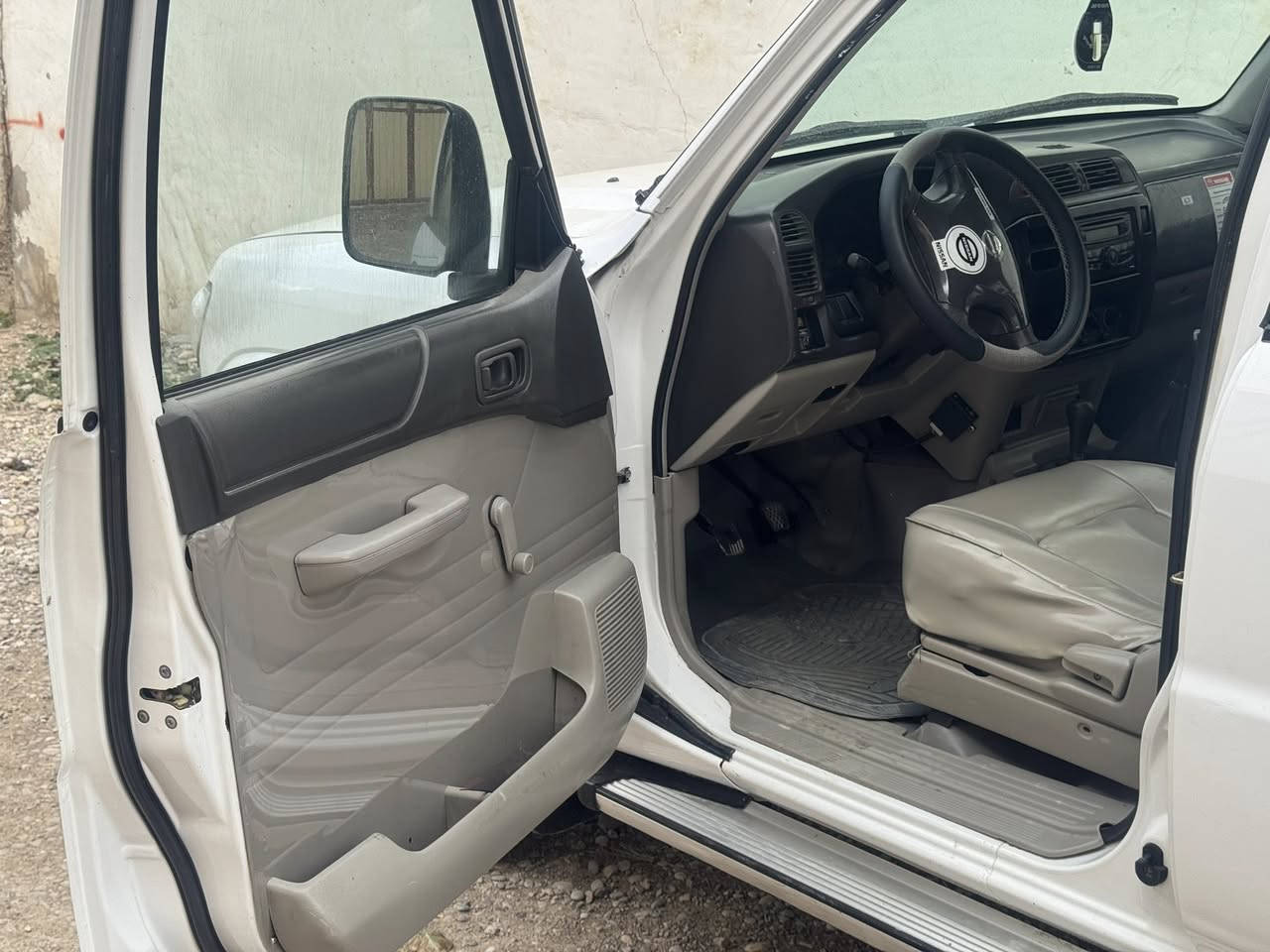 نیسان پاترۆڵ ٢٠٠٢ ناوسپی ڕەقەم هەولیر بەشەرتی حاسیبەی بەغداد سەنەوەی تاوەکو ٢٠٣٠ تازەیە وەکالەی بەناوی خۆمەوەیە بەشەرتی تەحویل و غەرامە غازو بەنزینە تایەی تازەیە بەشەرتی هەموو شتیک سەیارەکە سبوخی نیە هیچ پارچەیەکی نەکراوەتەوە بەس کەمیک وردە کارتی هەیە نرخی ١٠٩ گەڵا قوفڵیی ناونیشانم لە سمودم *********** واتساپ و ڤایبەریشی لەسەرە
