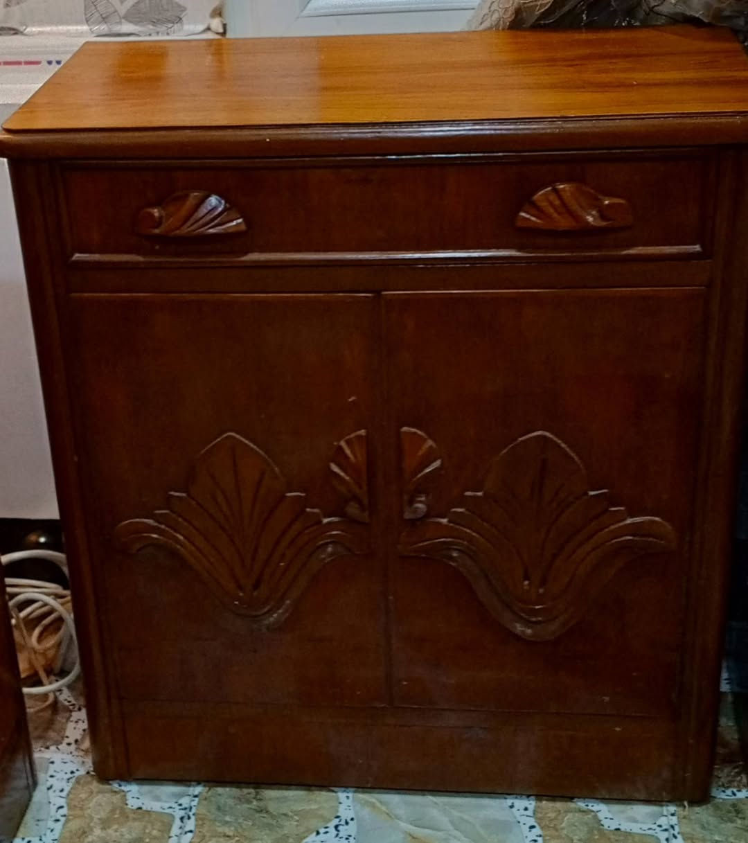 السلام عليكم غرفة 6 ابواب ملحق نضيفة حيل شغل ثقيل  سعرها 500 للتواصل ***********
