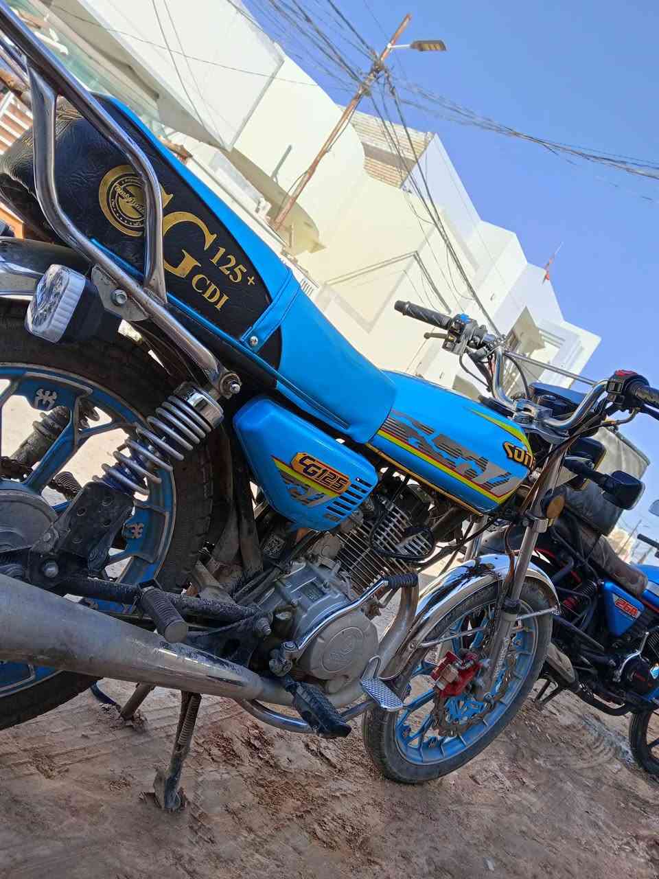 السلام عليكم
للبيع سونك 5 كير مكينة 200cc
دراجة معمرة بل جديد 
تانكي جديد كشن جديد 
تخم اشاير جديد 
زوج دبلات امامي جديد 
صالنصة كاتم 
دواسات 
جوزات 
ويل خلفي 
دشبول 
لايت امامي 
كلجات 
كابريتة 
رقم نجف بسم واحد صاحبي 
السعر مليون و200
للأستفسار ***********
