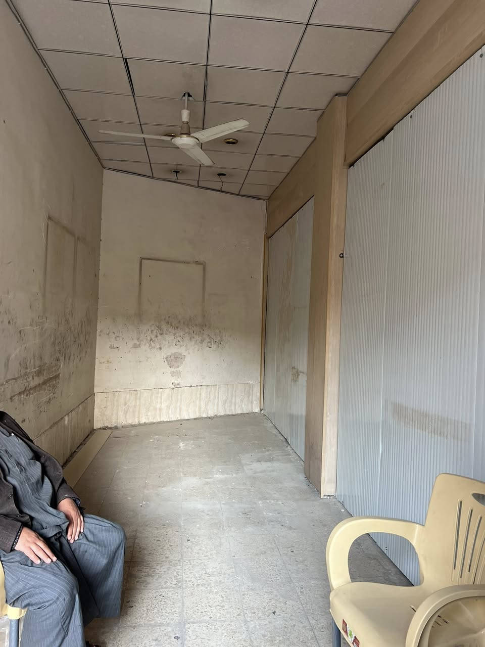 محل للإيجار في النجف
يصلح مطعم
يصلح اسواق
يصلح محل تصليح كهربائيات 
يصلح دلالية 
يصلح عيادة تمريضية
يصلح 
المساحة كما موضح بالفديو ٢,٥ في ٦ 
الموقع النجف شارع المدينة مجاور صيدلية طارق مقابل مجمع اولاد جبرين لتصليح الدراجات 
للاتصال والاستفسار 
***********
***********
