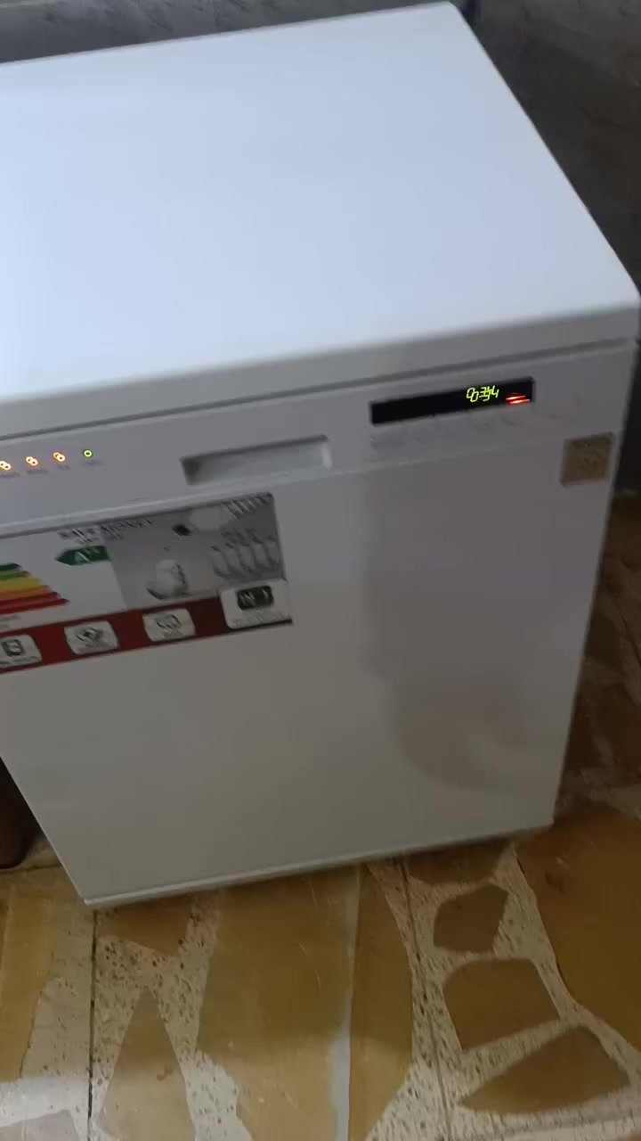 سلام عليكم للبيع غسالة صحون ماركة LG انفيرتر بغداد السيدية***********
