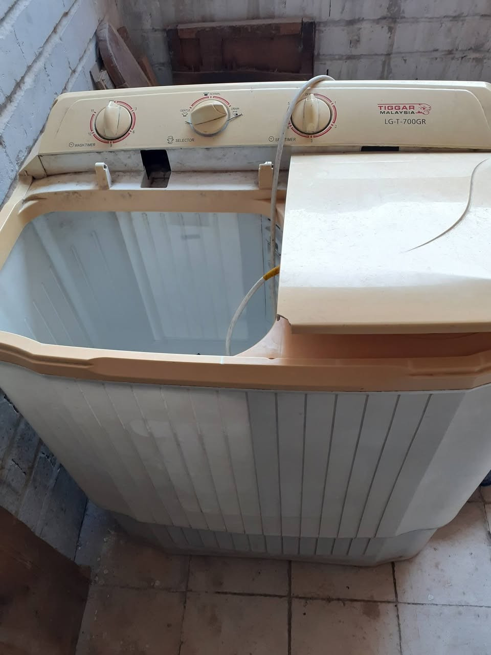 غساله شغاله  بس مكان الماي ما يخرج اي عاطل  السعر
٢٠  العصر والغسل شغال


**إذا كنت صاحب هذا الإعلان وتريد حذفه لأي سبب، رجاءا أرسل رسالة إلى الدعم الفني**