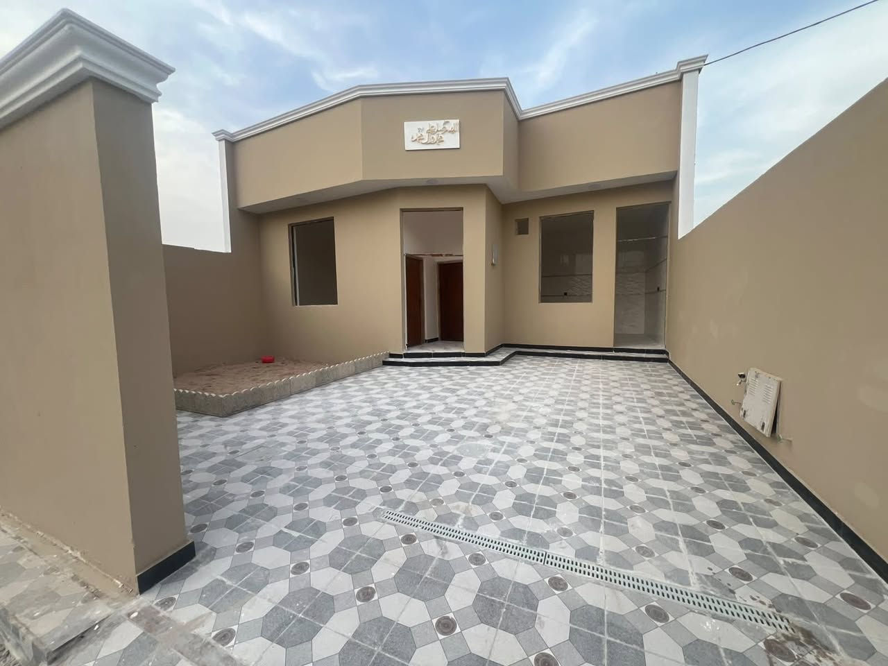 🏡 دار حديث للبيع – فرصة مميزة في الجزيره 🏡
📍 العنوان: الجزيره لفيروزيه
✨ موقع ممتاز قريب على الشارع )
🔹 المساحة;200 متر²
🔹 طابو: زراعي عراقي
🔹 تتكون من:
غرف 3
صالة
مطبخ
ديوانية
صحيات
كراج
حديقة
💰 السعر: 87مليون دينار عراقي
📌 قابل للتفاوض ***********📞
