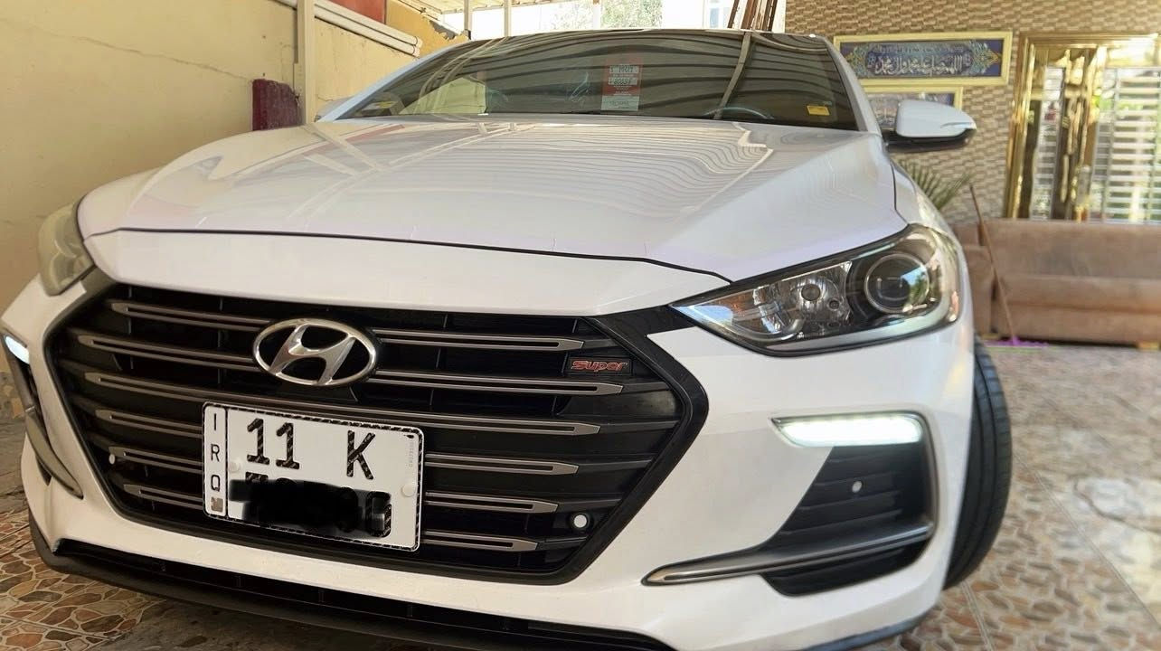 سلام عليكم حبايب قلبي ❤️
 النترا سوبر خليجي الشركه العامه للسيارات موديل / 2018  
🌺ELANTRA 🌹Super 🌺
لون ابيض / 🤍
رقم بغداد دولي الجديد باسمي شخصياً رقم وهزه وسنويه لبارحه كملتهن تحويل بنفس اليوم باسم المشتري ؟ 
فول مواصفات    
كشنات جلد 
سلايد روف 
لد نهاري 
ويل كب عدد / 5  
كروز سرعه 
قطعتين تبريد امامي وخلفي 
كامره خلفيه دواره + كامره اماميه  
تحكم ستيرن جهتين 
مدخل (USB / AUX)
اشاير بالمري 
مري قابله للطي اوتو و شفط AUTO
الاوامر الصوتية انفنتي 
شاشة حجم كبير 
يدات ابواب المنيوم 
دسك عدد / 4 
محرك 2000 دوش سوبر خليجي 
حساس خلفي بلادي + حساس امامي بلادي 
3 انظمه قياده
( نورمال / ايكو / سبورت )
ماشيه ( ٨٧ ) الف حقيقي اصل وعلى فحص 
تخم تاير جديد كوري 
كير محرك تبريد صدر حداديه كفاله عامه جديده جداً  مكفوله من جميع النواحي مابيه نقص ابد  و على الفحص 
مكفوله كفاله عامه  حتى دعاميات ملاحظه : بيه كارت زغير مقدار اصبع فقط ومايبين ابد وبارد زغير مقدار اصبعين فقط ؟  
السعر / ١٥٢ وبيه مجال قليل 
مكان السياره بالديوانيه 
***********
