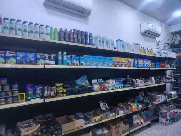 سلام عليكم شباب محل اسواق للبيع تشتغل عروض ومفرد 
الايجار 500 سحب مولد 15 امبير يحاسب عله 12 امبير محلين 2 طبك 7 عارضات وحده مال شركة 3 مجمدات بطحيات شركة ايكور. 3 سلات جباس سيستم كامرات 2 سبلت
المحل صاير ركن عله شارع
 .الموقع مدينة الصدر قطاع 72 مقابل المحل مدارس متوسطة بنات  مقابل جامع الامام علي عليه السلام .

مكلف بلنشر تواصل مع صاحب المحل

***********
