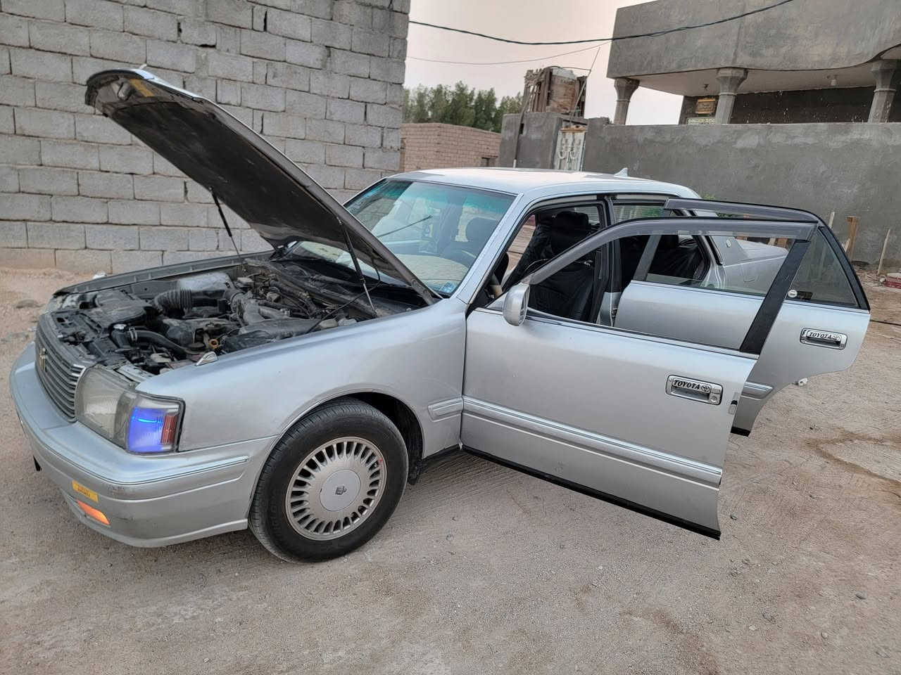 رأس الثور للبيع ضربتها بلدعاميه الاماميه وخفيفه كلش موديل ٩٨ بأسمي...كلشي شغال  تبريد كهربائيات ...مكفوله كير ومحرك واصوليات ،رقمها بصره الجديد..سعرها ٩٠$وبيها مجال بسيط
***********....العنوان سفوان
