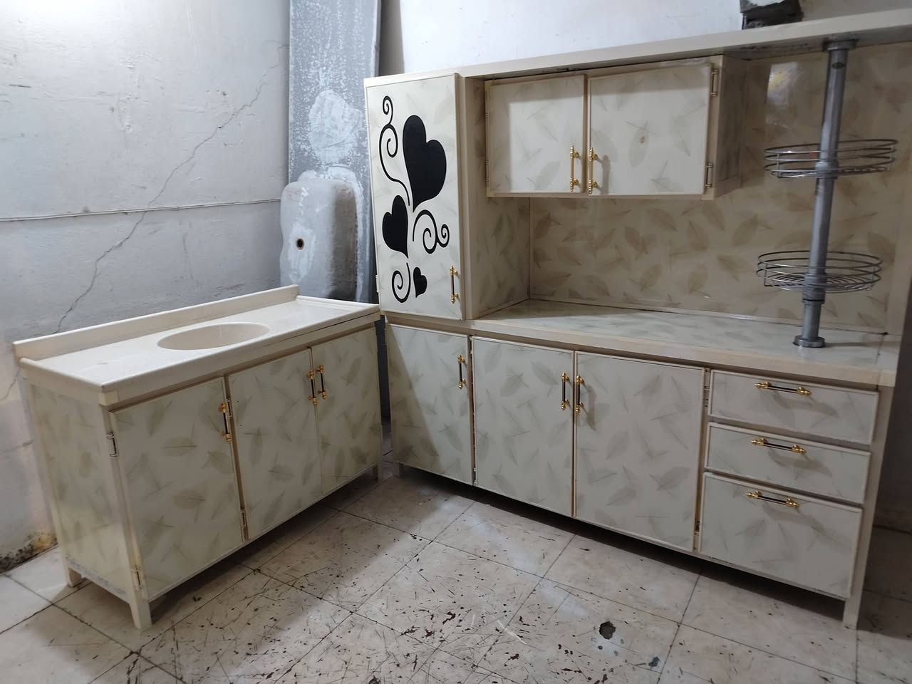 للبيع كونتر ارضى ابو بوفيه مترين شغل ابو سله  سنك ١٣٠سم كرانيت سعر ٣٠٠ بي مجال *********** اسيا *********** مكان موصل
