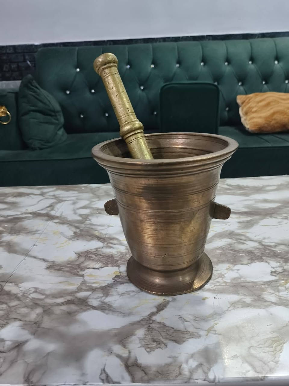 هاون اصلي انتيكه براص وزن ثقيل حدود 8 كيلو 
مع طبلة 90 الف ..مكان نجف ..***********..***********
