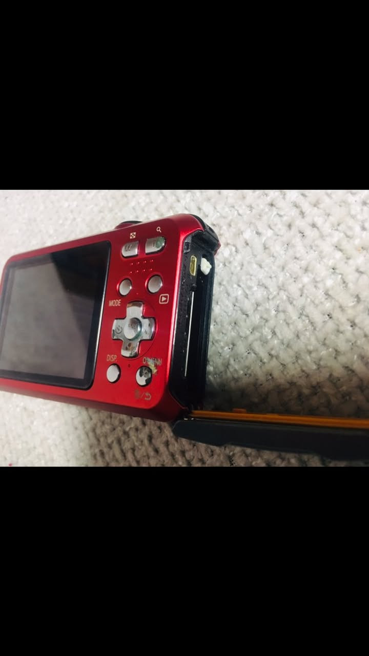 كاميرا بهذا الشكل طلعت بانسونيك بدون ملحق ولابطاريه
ابيعها فحم 
١٠ تم


**إذا كنت صاحب هذا الإعلان وتريد حذفه لأي سبب، رجاءا أرسل رسالة إلى الدعم الفني**