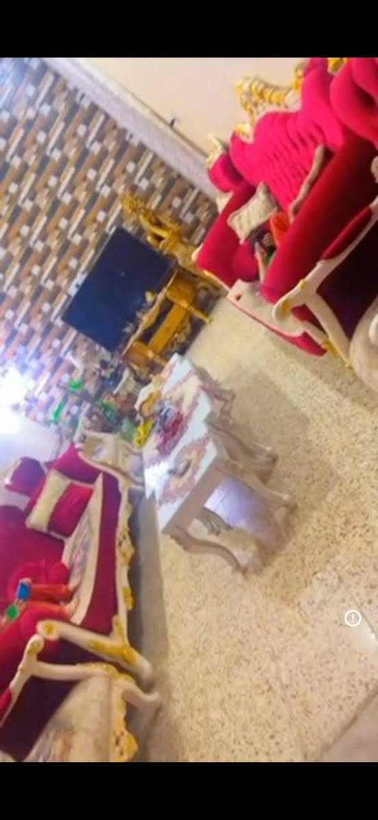 بيت مؤثث للبيع مساحة ١٠٠ م ركن حي الشموخ موقع مميز السعر ٣٧٥
***********
