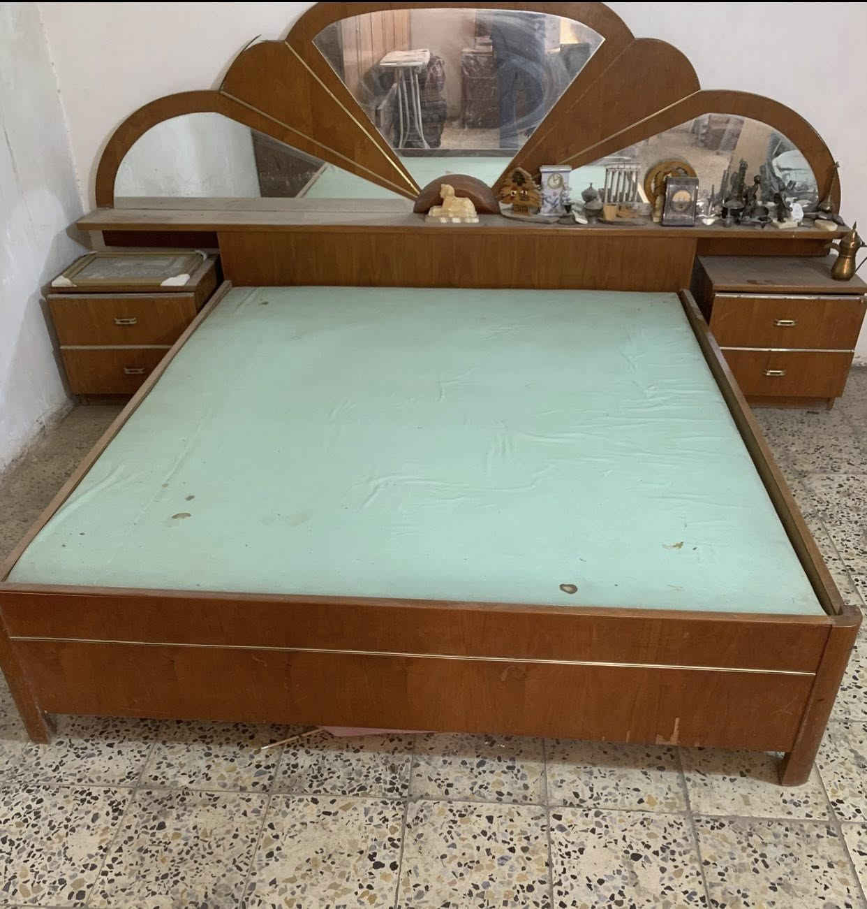 للبيع غرفة نوم 
كنتور 6 بوب خشب عراقي
جربايه مع ملحقاته
العنوان / بغداد  - الدورة 
ملاحظه: 
1-النقل والتوصيل والفتح الكنتور عاللي يشتري
2- بيع كامل الغرفه وليس جزء


**إذا كنت صاحب هذا الإعلان وتريد حذفه لأي سبب، رجاءا أرسل رسالة إلى الدعم الفني**