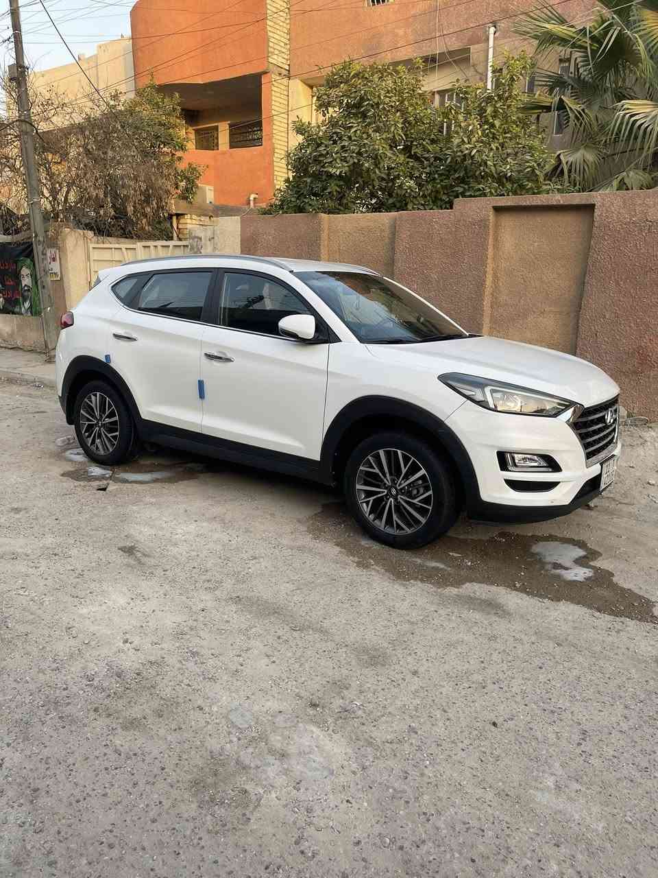 توسان خليجي موديل 2020 فول عده فتحه بصمه كراسي كهرباء بيهه صبغ باب جاملغ خلفي بدون دواخل ماشيه 76  سعر 184 رقم تلفون ***********
