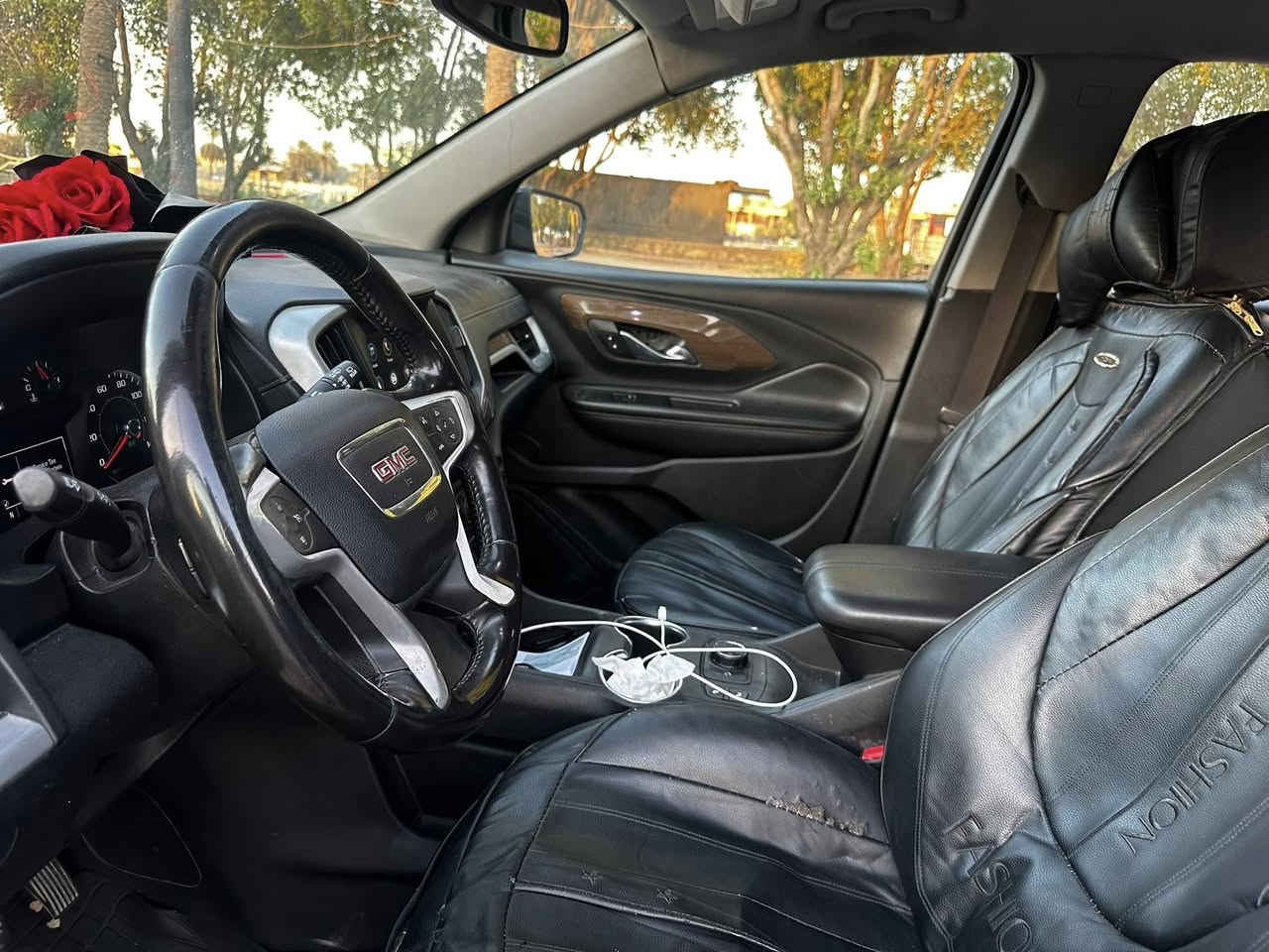 سلام عليكم …
سيارة تيران2018 فول مواصفات عدا الفتحة 
حادث امريكا بابين وجاملغ الخلفي ايرباك البرده فقط الباقي سليم 
سياره بصمه
محرك ١٥٠٠ تيربو  
فور ويل وهوايه انظمة قياده 
ماشية ١٧٠ الف كم 
سعرها ١٤٠ وبيه مجال قليل اي استفسار ثاني اتصل ع رقم 
***********
