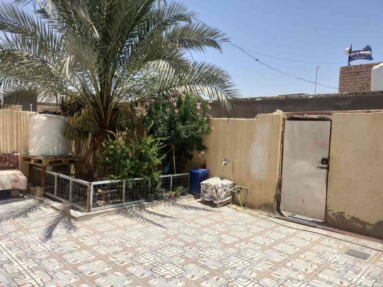 السلام عليكم 
بيت للبيع حي الزهراء زراعي 
قريب العبره عن جامع الزهراء ع ثلاث افرع البيت جاهز من كل شي بس تخلي غراضك وتسكن يحتوي على غرفتين وصاله ومطبخ وبراني وصحيات خارجيه وداخليه وخط مولد وخط نت الارضيه كلها سيراميك هذا رقمي الخاص *********** السعر 60 قفل البيت مسجل معامله بالطابو

