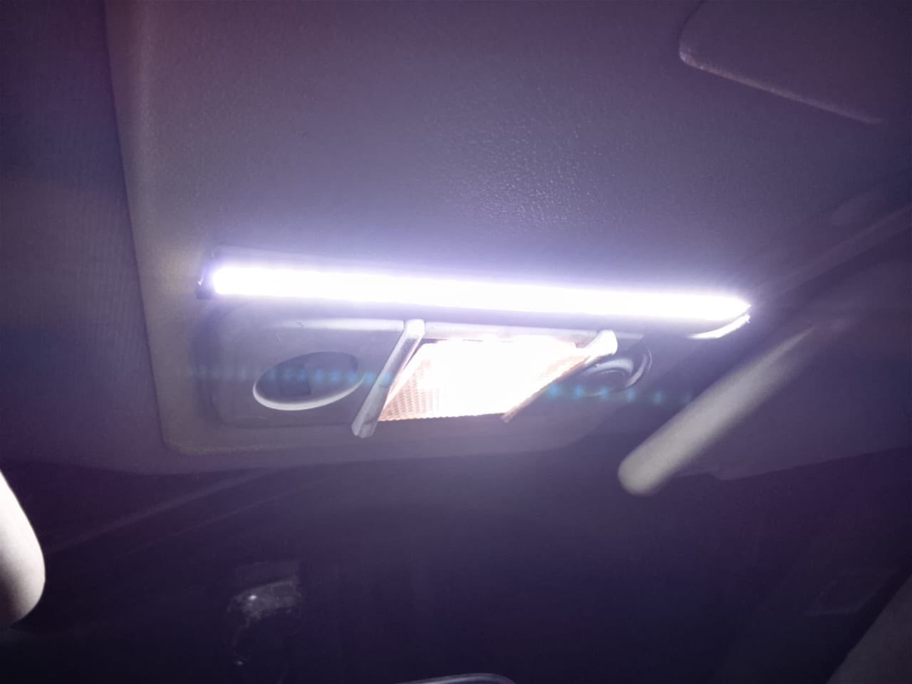 السلام عليكم
أوبل فيكترا موديل 92حجم 2000 
رقم بغداد انكليزي باسمي 
سنويه تنتهي 2029
مكاني بغداد الشعب
 سياره حلوه المحرك والكير زينات مسويلها ادامه تبديل بلكات ووايرات وكويل الصدرزين تبديل 4 دبلات ودرايفن شفتات ورواط وروس أرواط بيها نواقص بسيطه تجي وتكلب وتشوف سعرها 30ورقه وبيها مجال
هاتف 📞 *********** 
        ☎️ ***********  
        واتساب موجود هم بالارقام
