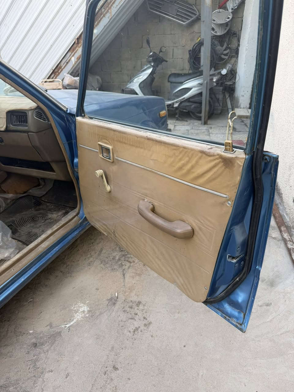 السلام وعليكم كرونه 80للبيع
مصبوغه عام مكفوله من الضربه كير مكينه كفاله غرفتها بلاد كهربائيات  على البلاد السياره على البلاد فقط صبغ السعر 45بيه مجال الرقم ***********
