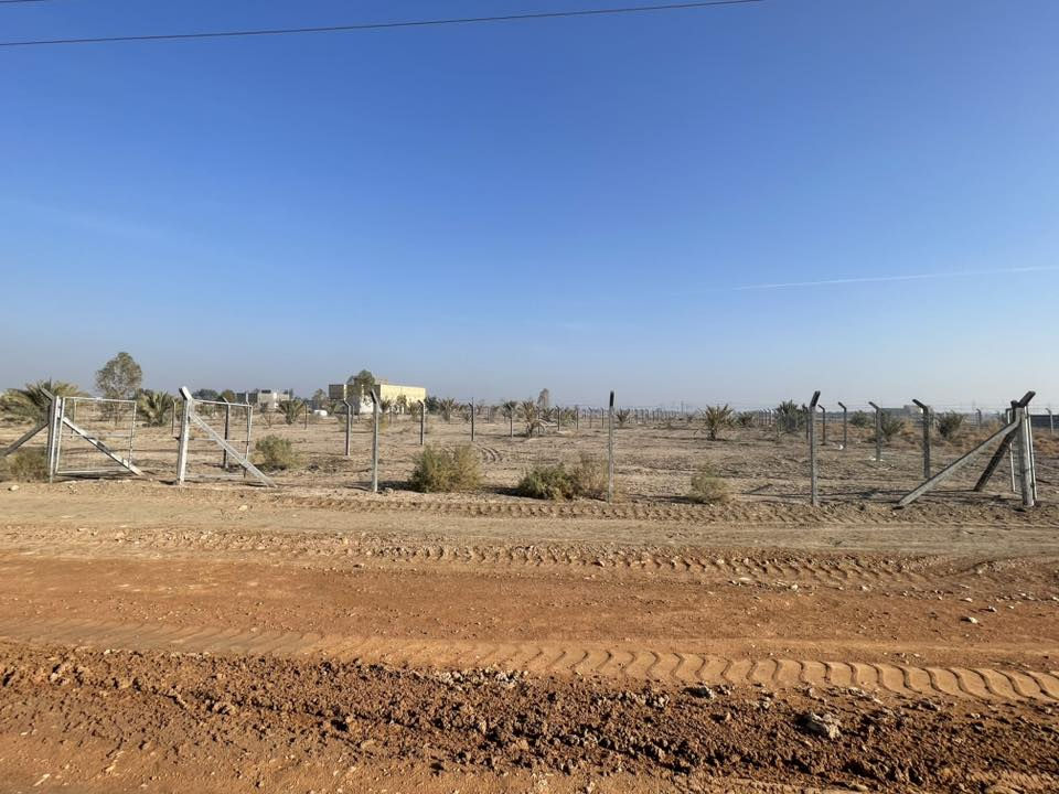 2  دونم خلف مطعم واثق كافه الخدمات تبعد عن الشارع العام 150 متر شارع سبيس ***********
