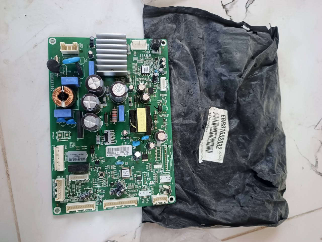 السلام عليكم للبيع جديد غير مستخدم كارت ثلاجه Lg اصلي 
كارت داخلي سبلت lg 
اوتماتيك ثلاجه


**إذا كنت صاحب هذا الإعلان وتريد حذفه لأي سبب، رجاءا أرسل رسالة إلى الدعم الفني**