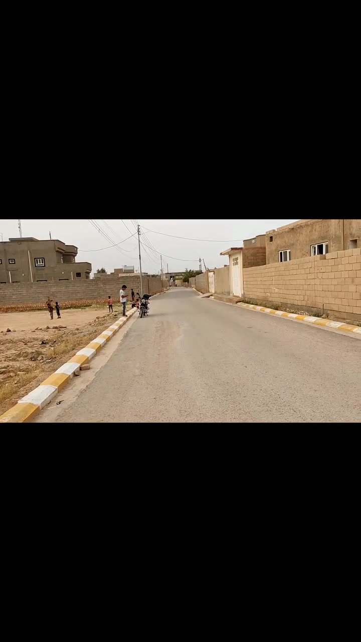 السلام عليكم ورحمة الله وبركاته 
قطعة ارض موقع ممتاز جداً 
#الموقع/ القائم حصيبة حي غزة شارع رعد زعين قرب جامع ثاني اثنين بداية السكن كما موضح بالفيديو 
#التفاصيل/ قطعة عدلة ركن ع شارعين ع التبليط مباشر 
#المساحة/ 400 متر² 
#السعر/ #ب18_وبيها مجال بسيط جداً حگ جيتك 
للشراء اتصل بـــ ***********
