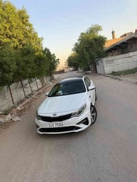 سياره اوبتما للبيع سياره بيه 3 قطع جاملغ خلفي وباب من جهه العبري وجامل...