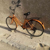 لبيع بايسكل لون برتقالي نضيف  مكان بغداد 07853631792 السعر 135وبي مجال...