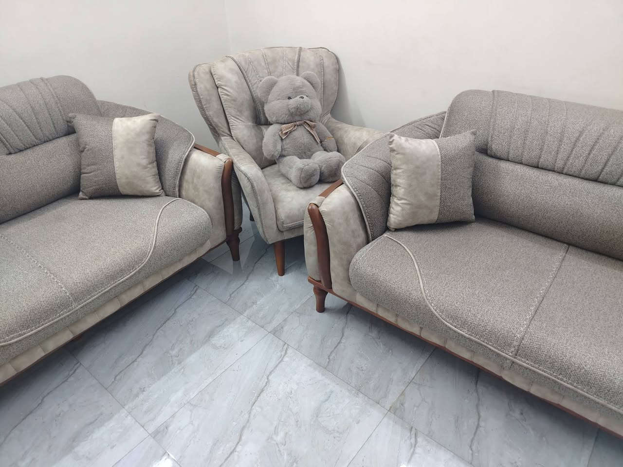 للبيع تخم تركي مديل الطاووس   10 مقاعد ضهر قلاب يصير سرير السعر مليون و 150 بدون عمله قفل قفل قفل مكان اعضميه ساحه عنتر


**إذا كنت صاحب هذا الإعلان وتريد حذفه لأي سبب، رجاءا أرسل رسالة إلى الدعم الفني**