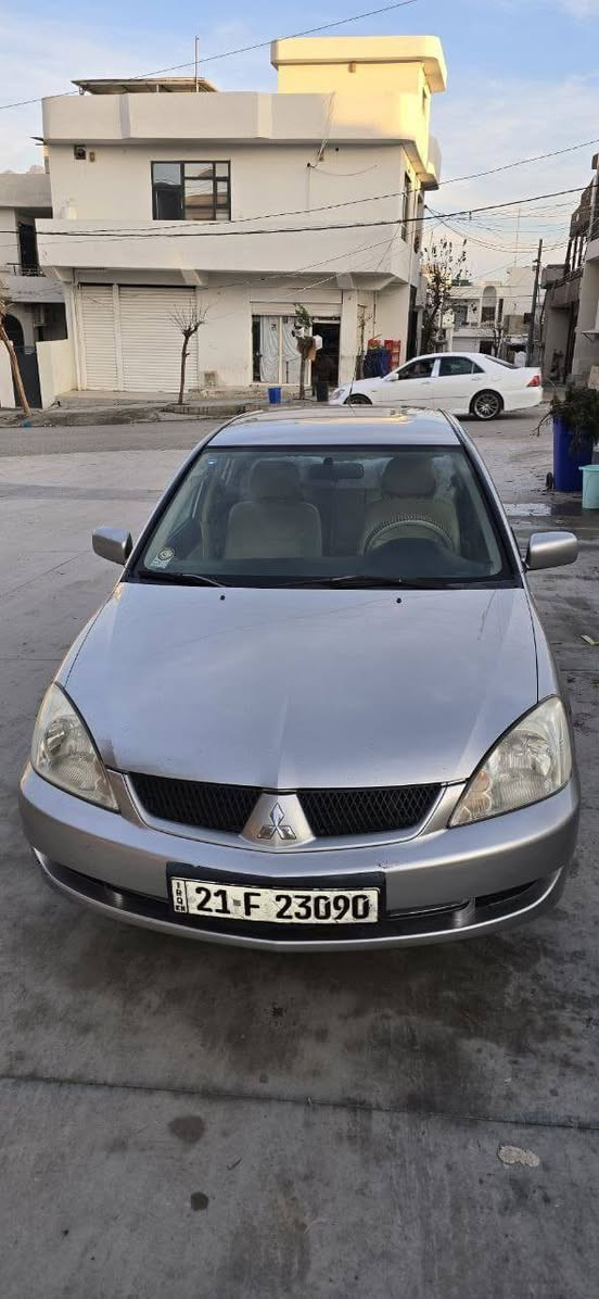 لانسر مۆدێل 2010 تۆماتیک بیلاد مەکینە گەورەو 
نمونەیە ناوزەردو فۆڕمیکا و بستێێک لەسندوق بۆیاغە  و سویچ کۆنتڕۆڵ و قفڵ مەرکەزی مەکینەو گێڕو تەبرید و ساردی و گەرمی هەموی بەشەرت سەنەوی تازەیە و بەناوی خۆمانە نرخی 90$ ومعامەلە.
ناو نیشان ڕانیە .. 
***********
*********** رانية, السليمانية
