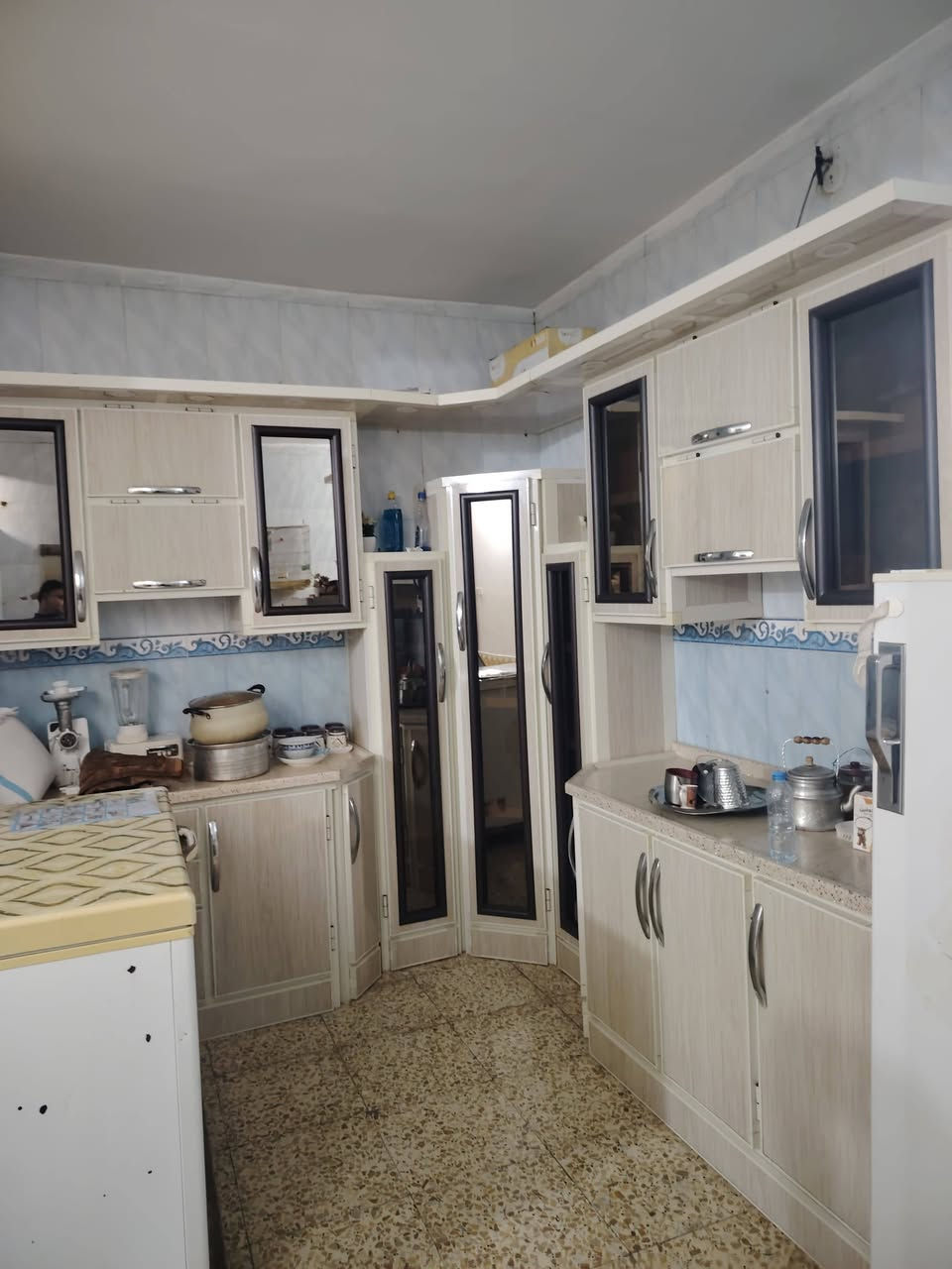 بيت ١٠٠ متر حي ميسان شارع ١٢ حرف T شارع الوكيل طابق
واحد شيلمان يحتوي على غرف وصاله ومطبخ واستقبال

 وصحيات داخليه وخارجه

للاستفسار الاتصال ع رقم ***********
