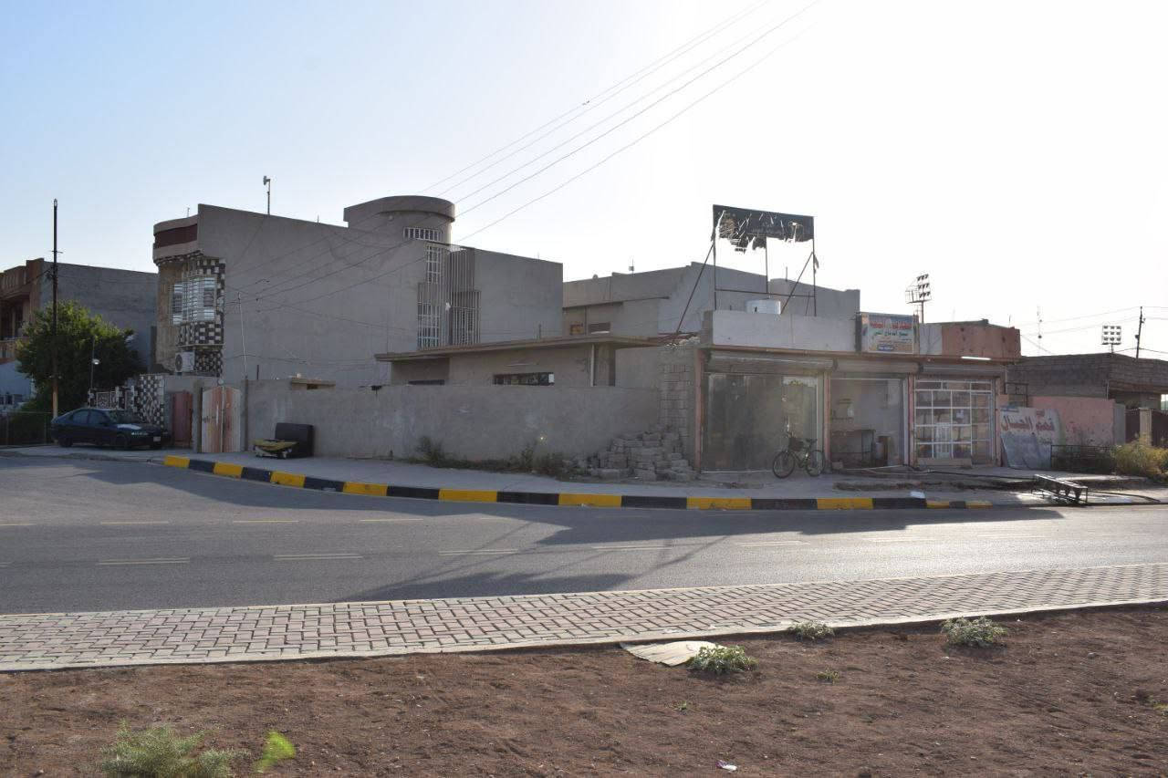 بيت تجاري للبيع الموقع الجانب الأيسر حي الصحه
البيت معامله قرار 20 
بي كرت بلديه 
واتساب 
***********
