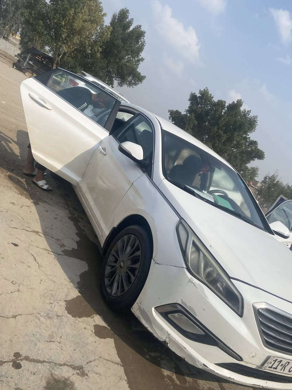السلام عليكم
سوناتا 2015 خليجي 

بيها 3 قطع صبغ بدون دواخل 
جاملغ امامي وخلفي 
والبنيد نص رش بسبب الجراد 

محرك 2400 

كير ومحرك كفاله 

رقم بغداد تحويل ثاني يوم 

سياقه ذاتيه 

تحكم ستيرن 

كشن كهربائي 

3 أنواع تحكم قياده ايكو وسبورت وعادي 

تبريد قطعتين ثلج 

رقم الهاتف *********** 

السعر 127 وبيها مجال بسيط. 

مكان السياره بابل
