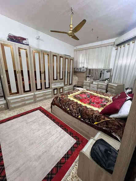 🏠 دار للبيع في الديوانية
📍 حي الفرات – شارع حمورابي – قرب أسواق الجوهرة

📏 المساحة: 120 متر (عكادة)
🔹 الواجهة: 10 متر
🏗️ البناء: حديث، طابقين، طابوق
📜 الملكية: طابو صرف

يتكون من:

غرفتين نوم + غرفة ثالثة خارجية على السطح

استقبال

صالتين: صالة بالطابق الأرضي وصالة صغيرة بالطابق الثاني

حمام غربي + حمام خارجي شرقي

مطبخ كبير

منور خارجي

📞 للاستفسار:
***********
***********

🏢 مكتب البروج المشيدة للعقار
نستقبل جميع العروض (بيع – شراء – إيجار – رهن)
