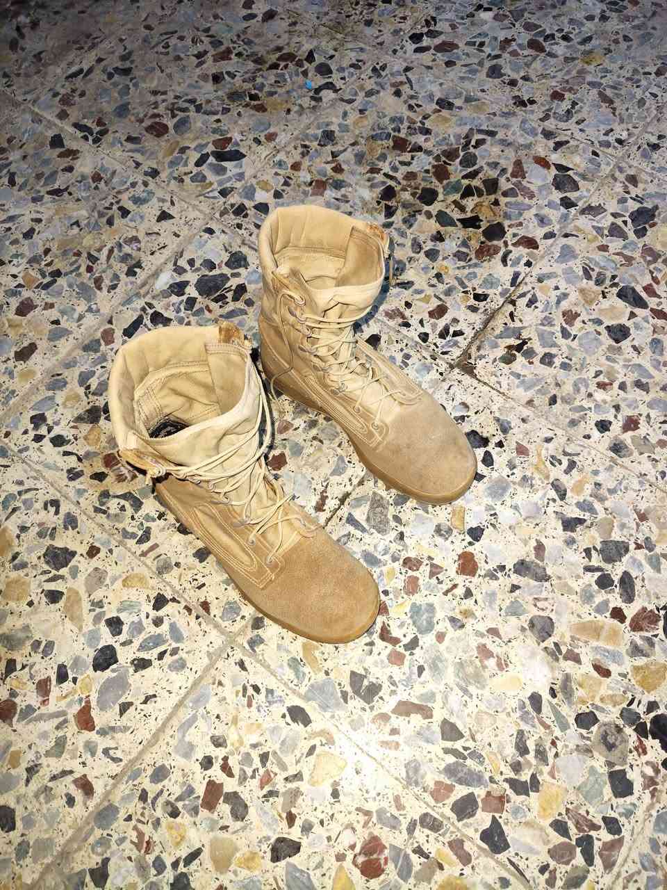 بسطال امريكي امريكي اصلي 3 طركات نضيف اخو الجديد ومعروف ال 3 طركات شيك كشخه متانه خفيف تلبسها هو ولاتغسل ومابي اي اي قطره ريحه ابد ضمان جواريب ماركه عسلس همنفس التفاصيل راقيات كلش مال كشاخه ومال ناس  نضيفه وذواقه  وءذوق السعر 150 الف قفل قفل قفل تره اذا تحصل مثله نضيف وبدون ماتوصي يلا يجبولك ماكو تره 3 طركات وجواريبه ماركه ويا مكان بغداد الحسينية بالبداية قرب مطعم الامير للشري يجي خاص او يتصل هذا رقمي ***********
