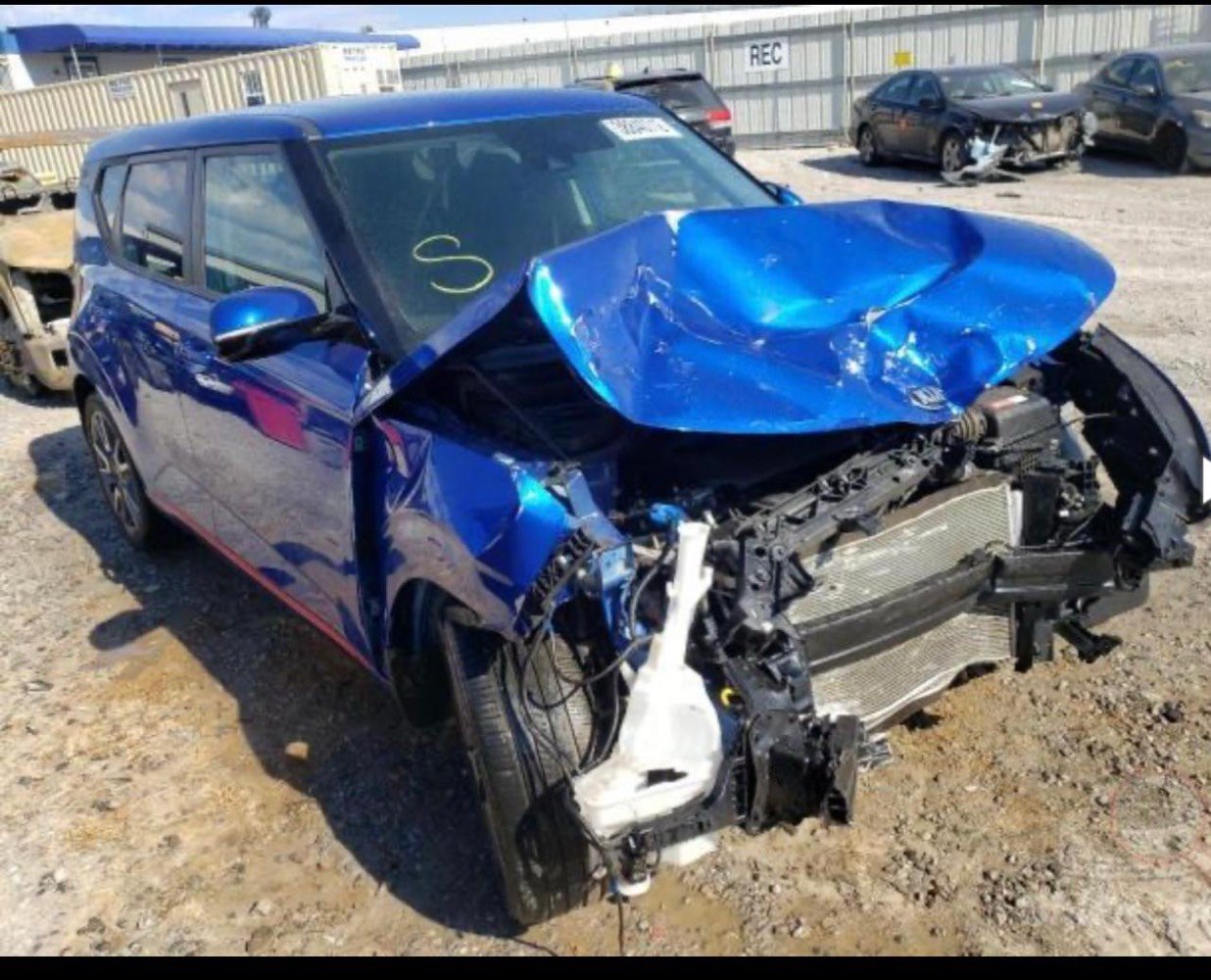 السلام عليكم ورحمة الله وبركاته 
كيا صول 
الفئه جيتي لاين 
لون ازرك جويتي 
موديل 2021
ماشيه 50 الف 
رقم بغداد 
ستيرن حرف D رياضي 
كامره شاشة
تحكم جهتين 
رادار امامي 
نقطة عمياء 
قيادة ذاتية
توقف ذاتي 
كشنات لونين 
ويكليب 18 كروم رياضي 
مكينه 2000 دوش 
كير 8 نمر 
السياره خير من الله تشغل وتطلع نشاط وتعجيل شرط بدون ادوانز 

السياره جاهزة من كلشي الحمد لله 🧿
حادثه جاملغ الايمن وبنيد 
صور الحادث مرفقه مع المنشور 
السعر 139
  وبيه مجال 
الشراي يتصل وبي خير ويدلل 
مكاني بغداد حي الجهاد *********** بغداد, العراق
