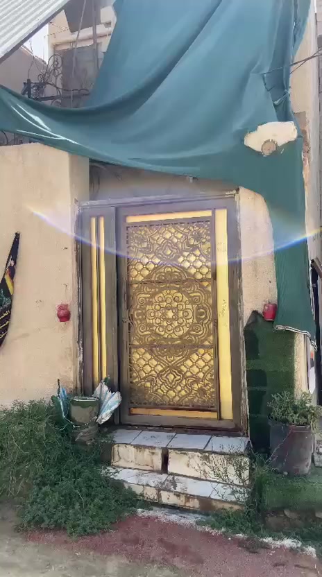 سلام عليكم بيت مساحته 50متره طابقين كربلاء شبانات سعر 45او بيه مجال ***********
