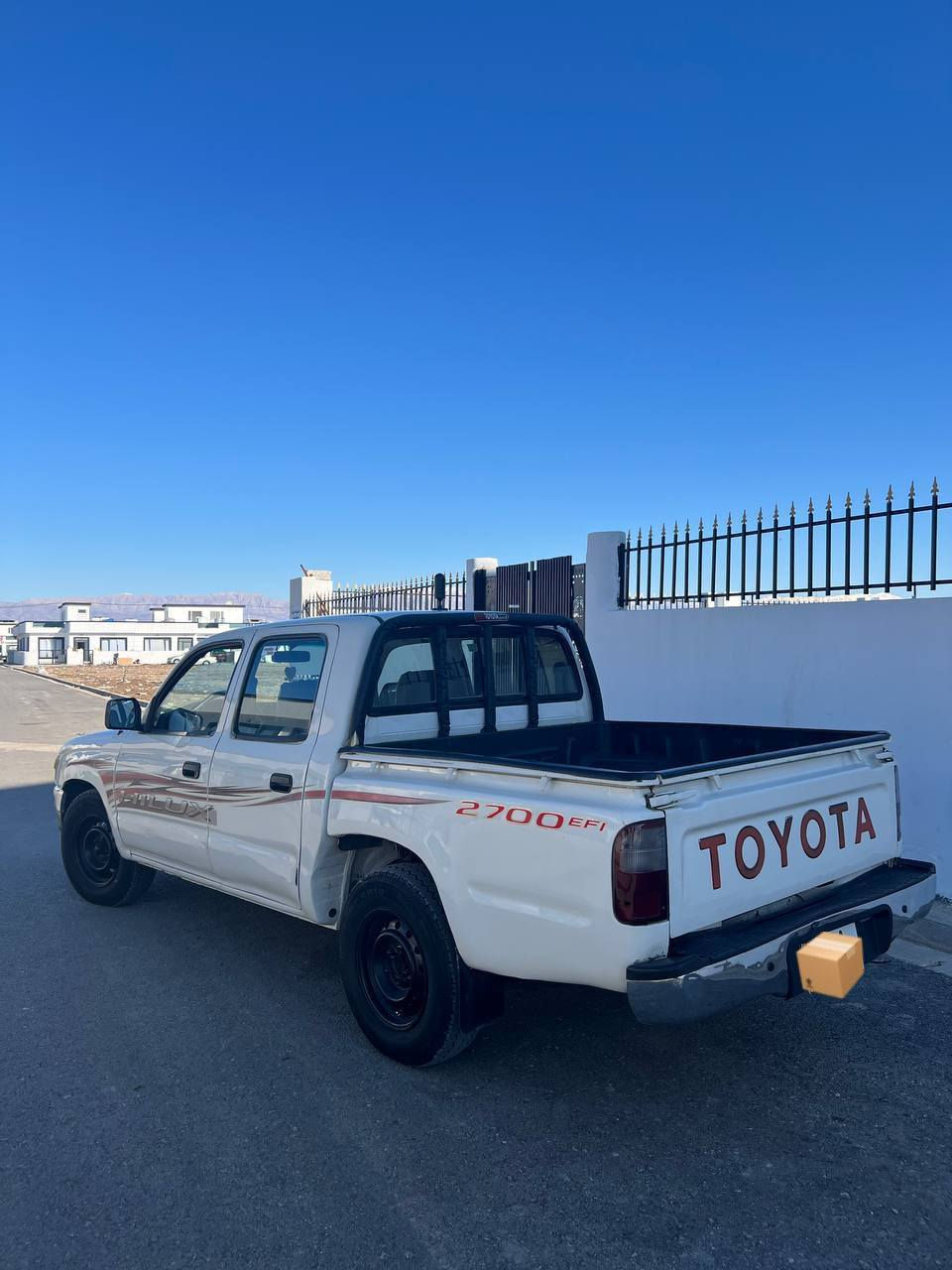 ‌ السَّلَاْمُ ‌‌عَلَیْکُم‌ ‌وَ ‌‌رَحْمَةُ‌‌ اللّٰهِ‌ وَ ‌‌بَرَکَاْتُه‌
تویتای یابانی مۆدیل 2000
گێڕ و مەکینە و ئەکسل و تقەو ڕەقەی بەشەرت 
چوار تایەی لۆک لەژێرایە دەژبوڵ بەرگە دەرگا بەجوانی ماوەتەوە
ڕەقەم و سەنەوی هەزەی تازەیە بەناوی خۆمانەوەیە ڕەقەم هەولێر 
سەقفو شانی بەشەرت بێ بۆیاخ بۆنیدو ڕوی لای سایەق بۆیاخە ڕوی لای سەکن بێ بۆیاخ
شوێن: هەڵبجەی تازە 
بۆزانیاری زێاتر تەلەفون بکە
***********
