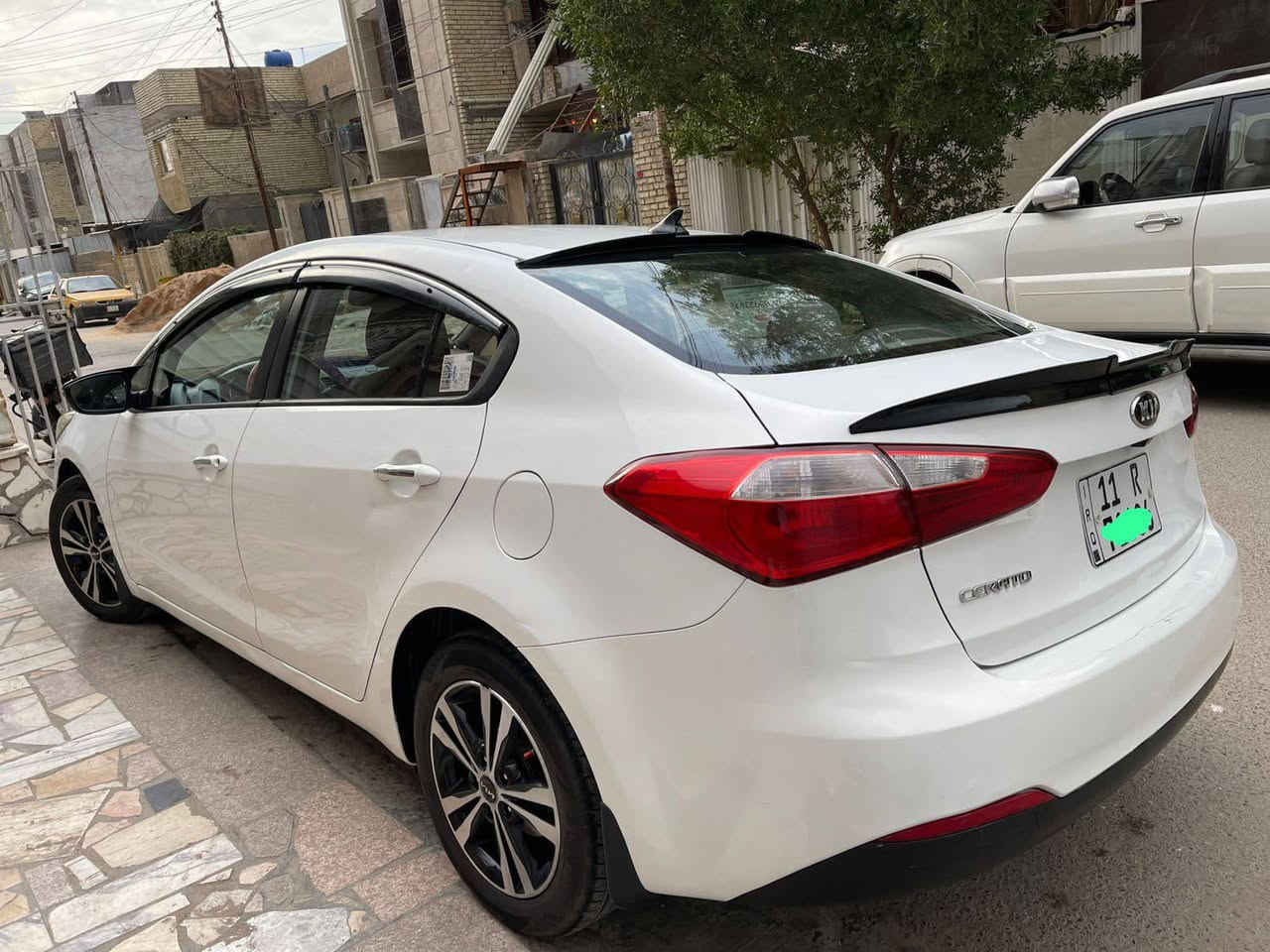 السلام عليكم كيا سيراتو خليجي ابيض بأسمي تحويل مباشر رقم بغداد الدولي محرك 2000 دوش المرغوب 2014 شكل 2015 ويل كب  تخم تاير جديد وصدر امامي خلفي ودبلات  فتحة سقف + مري شفط واشاير  + تحكم ستيرن وكروز سرعة + شاشة + زنون  + تبريد  قطعتين امامي وخلفي و بيها 3قطع صبغ   كير سليم سياره نظيفه تجي تفحص سونار  المكان بغداد الشعب السعر 119شراي اتصل ***********
