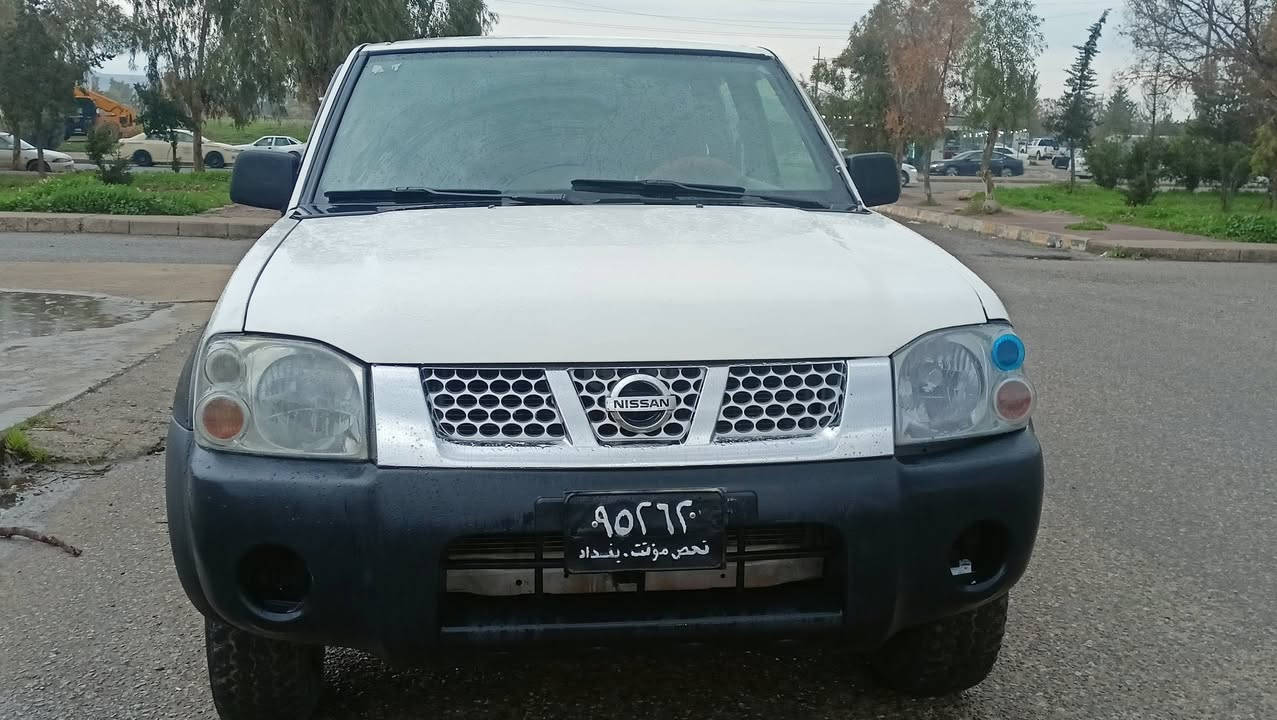 نیسان دوبە ی لیزەر مودیل 2011 گێرمە کینە ئە کسل
بە بڵ ئە کسل بە شە رت 
پە لە پە لە بویاخی هه یە یە 
بێ دە عمو  لێدان 
نمونە لە جوانی 
بێ چرکە 
سعر 
78 گە ڵاو مە جال
شوێن چم چماڵ 
ژم 
***********
***********
