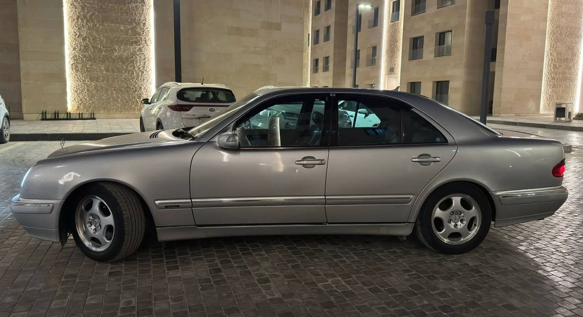 مرسيدس بنز…الأفضل ولا شيء سواه ✨❤️
نقدم لكم ايقونة الفخامة W210 
Mercedes-Benz E 350
انتاج 2001
محرك 3500 بانزين بقوة 3000 حصان  ✅
بدون حادث فقط صبغ جمالي في الخارج صفحتين✅
السياره دخول جديد وجديدة بمعنى الكلمة
سيرفس كامل من منضومة بانزين ومنضومة تبريد وتخم تايرات مع الويل كب جديد
للتواصل والاستفسار للجادين فقط 
***********
ولمعرفة السعر  كتابة تم بالتعليقات

