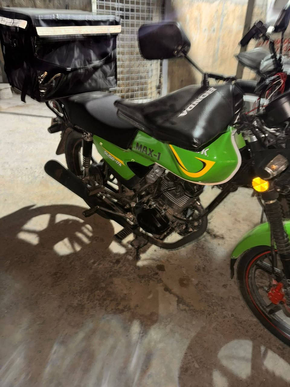 سلام عليكم سولنك ماكس للبيع دراجه زيرو بعده على وضع الشركه موديل 24نكره سلف كهربائيات كله شغاله بيه لايت زنون يعمي العين أوراقه كامله اصوليه الدراجه هيه واكسسواراته مع صندوق 950 بيه مجال مكاني بغداد غزاليه رقم ***********
