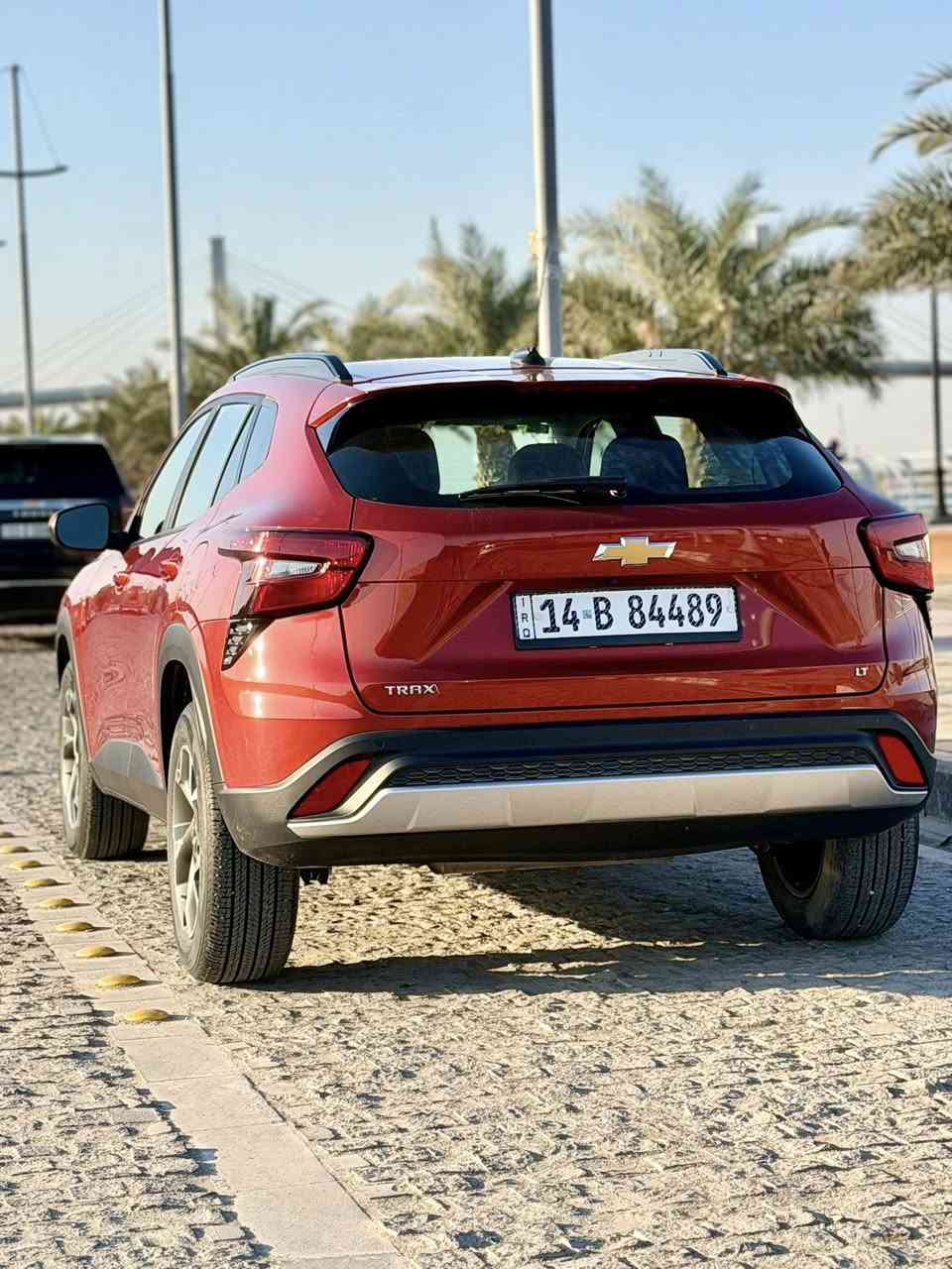 السلام عليكم 
 شفرليت تراكس TRAX  
مديل  - 2024
اللون - برتقالي 
المحرك - 1200 تيربو
ماشية  - (15) الف مايل 
مرقم و كامل تحويل مباشر يمته ما تريد 
السيارة كلش نظيفه و جديده 
المواصفات (LT 2 ) فول مواصفات للاخير 
بصمه تشغيل و بصمه ابواب 
فتحة ( تنتة ) 
شاشة  (13 ) انش جبيرة
العينة الكترونيه
تدفئة كشنات
تدفئة ستيرن 
رادار امامي 
رادار خلفي 
محافظة على المسار 
كامرة خلفية
حساسات خلفية
نقطة عمياء 
تشغيل عن بعد 
داخل اسود و ابيض 
— السيارة وارد امريكي و ضررها غرق تعمل و تسير  
مكفوله من كلشي  مكينه و كير و تبريد و كهربائيات 
كفالة عامه بدون اي مسج بالعينة
رقم الشاصي kl77lhe29rc196303

 سعر السيارة 158 ورقة 
 رقم التلفون ***********
