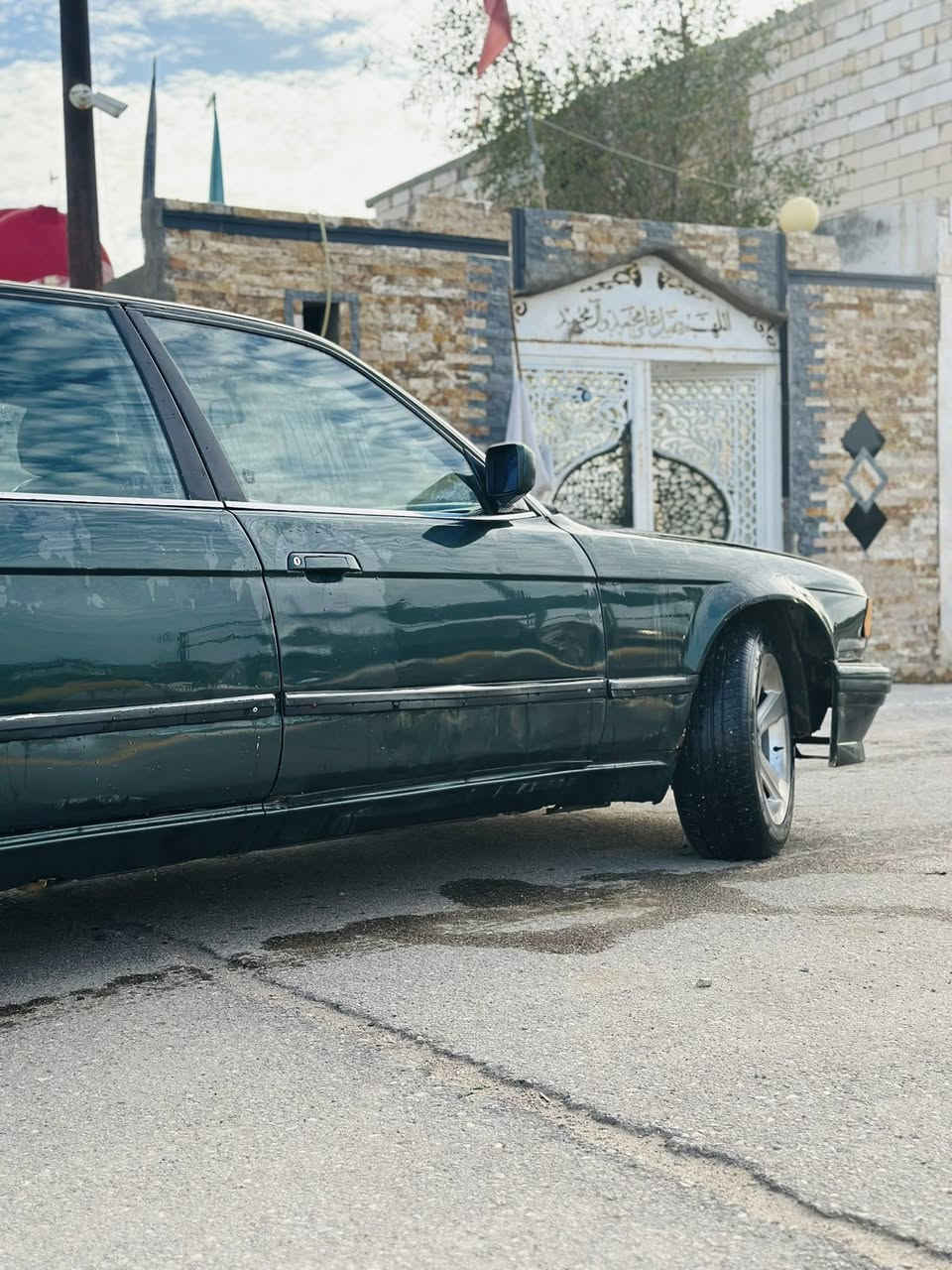 بي ام 735 بليته وسنوية اصل
مكينه وكير نضاف كلش حداديه 80٪ كهربائيات وكيجات كلها شغاله غرفتها حلوه بس كسنات تعبانه  سعرها ٢٧ مكاني ناصريه ***********
