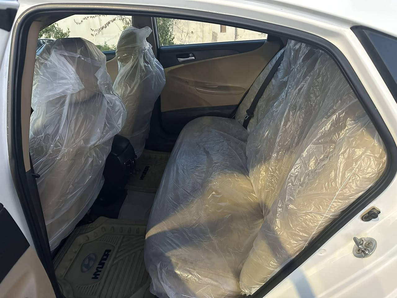 السلام عليكم
للبيع بسعر مناسب جدا
سوناتا خليجي 2012
رقم بغداد الماني شرط التحويل سنويه (2029)
مكينه 2400 دوش شرط لاتنقيص ولاصوت ولاتبخير
مواصفات ViP فول مواصفات
& بانورما طكتين
& تبريد قطعتين
& حساسات خلفيه
& شفتات ستيرن
& تحكم مقود 4 جهات
& لايت زنون
& بك لايت لد
& ويل كروم + تخم تاير
السياره شرط بدون قطرة صبغ او تبديل  بيها بارد فقط مكان واحد والسونار مرفق بلمنشور
السياره كولشي بيها شغال /صدر/تبريد/تخم تاير/ كهربائيات/بانورما/منظومه احتراق الوقود/كولشي شغال
السعر (127) وبيها مجال جدا بسيط 
مكان السياره صلاح الدين تكريت
للاستفسار الاتصال على الرقم (***********)
