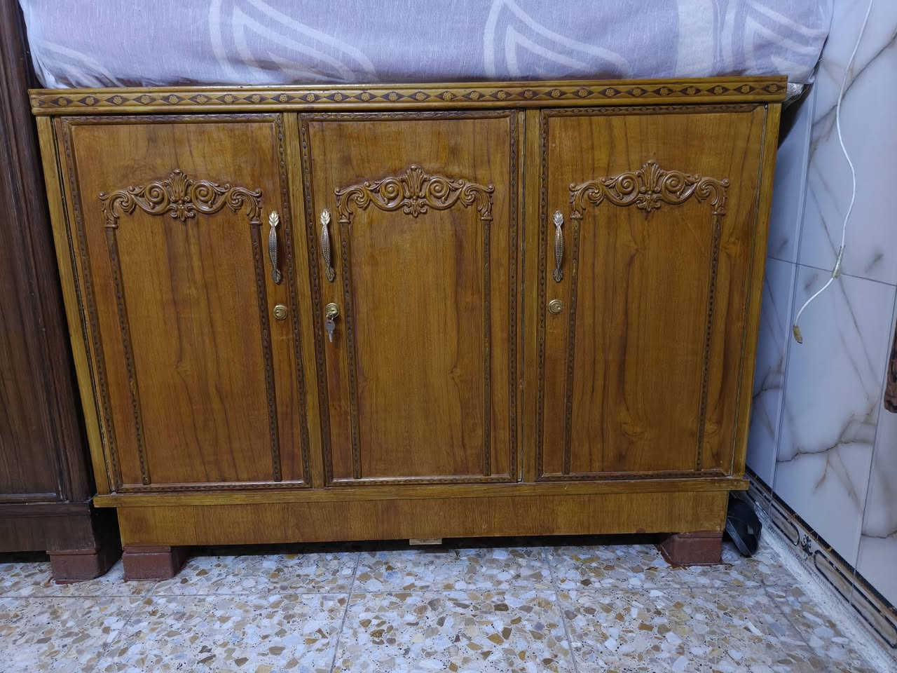 كنتور صاج للبيع بسعر 300 الاستفسار والتواصل *********** بي مجال بسيط مع بوفيه لسعر 100 بيه مجال كلش بسيط
