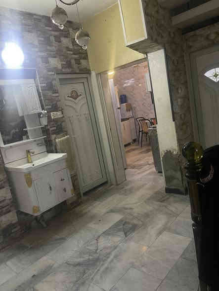 سلام عليكم بيت بلمشتل
دار للبيع جاهز للسكن نظيف
طابو ملك صرف مساحه ١٠٠ متر 
واجهه ٧ بيه مدخلين 
الطابق الأول هول ومطبخ وحمام وصحيات ومنور وحولي 
طارمه واسعه مع حديقتين صغار
الطابق الثاني غرفتين وصحيات وبالكونه من جهه الغرفه
الطابق الثالث غرفه وسطح 
سعره 200وبي مجال
