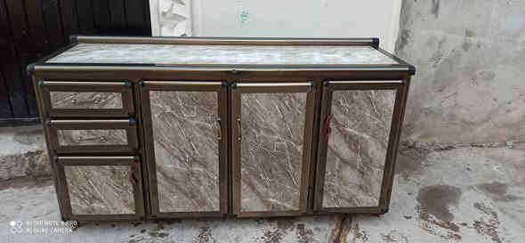 للبيع كاونتر أرضي شغل ثقيل نظافة 90% طولها متر و70 السعر 110 بي مجال مكان موصل رشيدية 
الرقم كورك ***********
اسيا ***********
