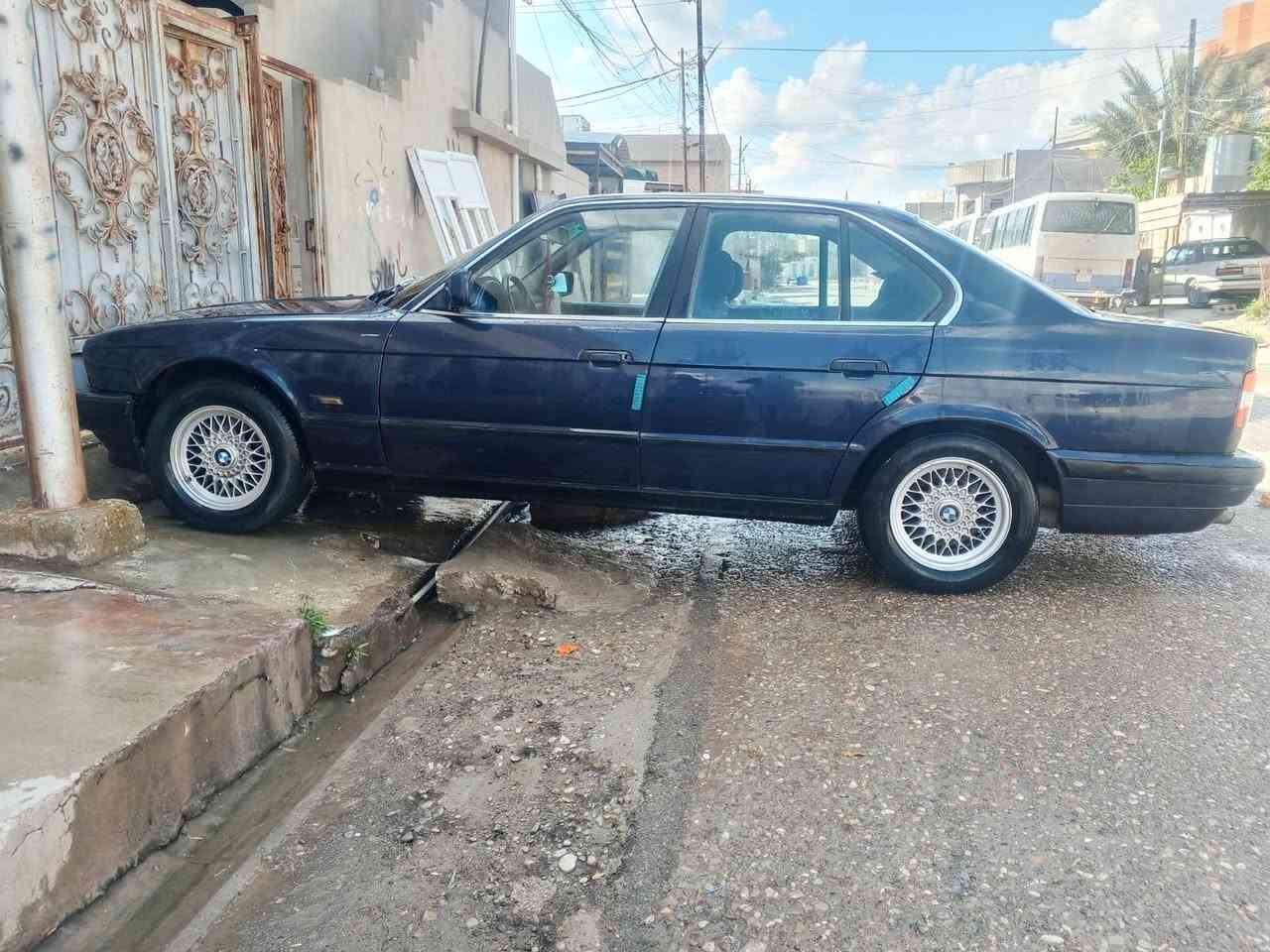BMW 525 اصل
موديل 1991 لون ازرق غير محدد بأسمي شرط التحويل 
گير اوتماتيك محرك مفتوح 25 ..ضرر جامرلغ السائق فقط 
رقم صلاح الدين دولي لل31
مكان السيارة كركوك 
السعر 58
***********
